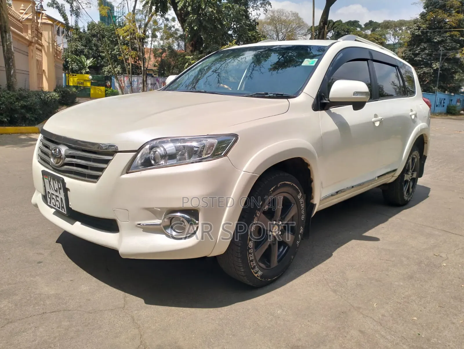 Toyota Vanguard 2010 White