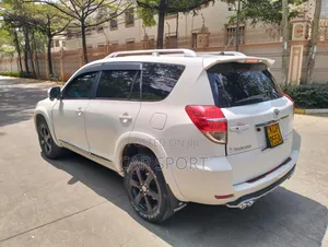 Toyota Vanguard 2010 White