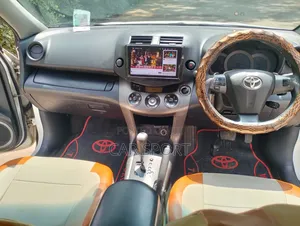 Toyota Vanguard 2010 White
