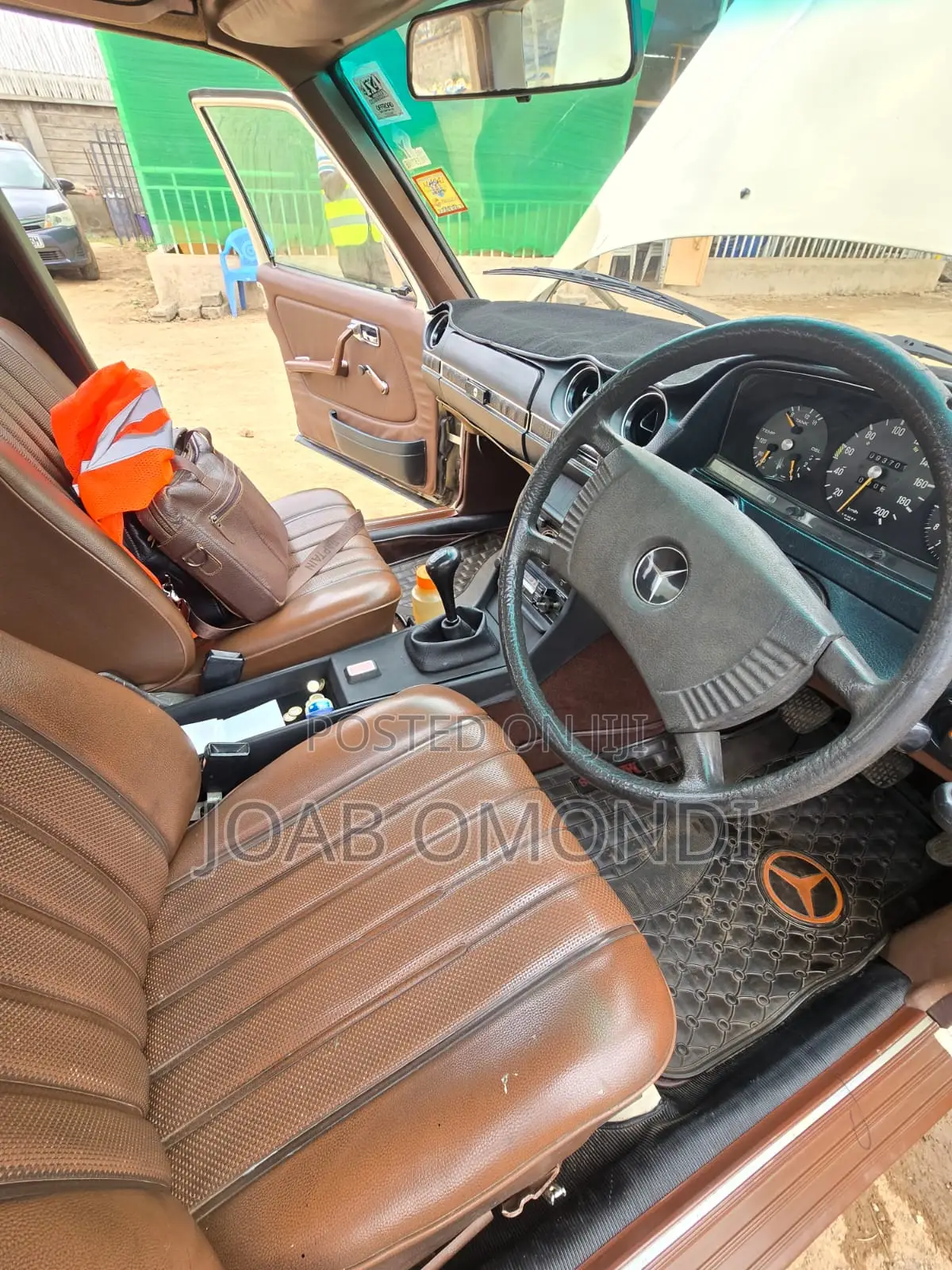 Mercedes-Benz 200E 1978 Ivory