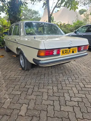 Mercedes-Benz 200E 1978 Ivory