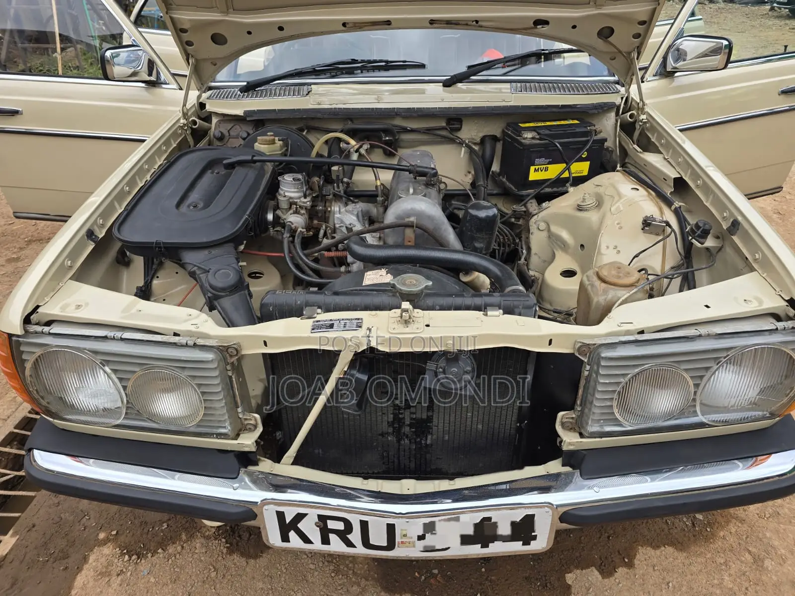 Mercedes-Benz 200E 1978 Ivory