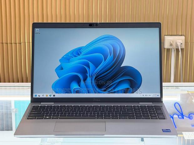 Laptop Dell Precision 3580 16GB Intel Core i7 SSD 512GB - thumbnail 3