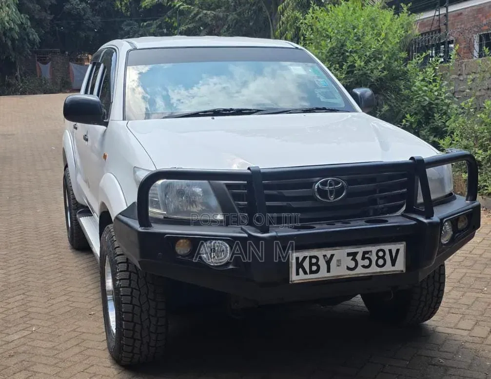 Toyota Hilux 2013 White