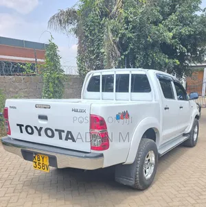 Toyota Hilux 2013 White