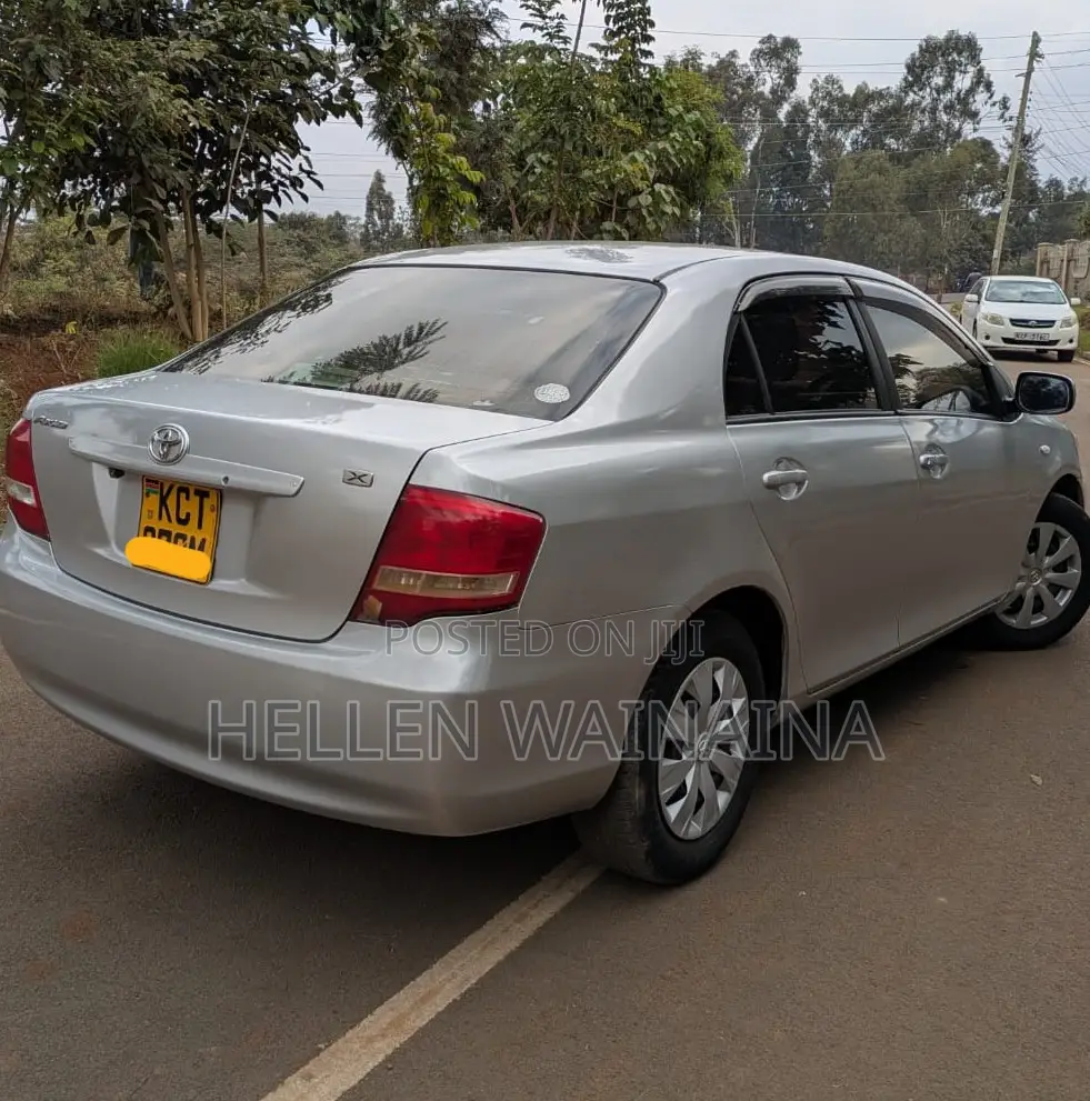 Toyota Axio 2011 Silver