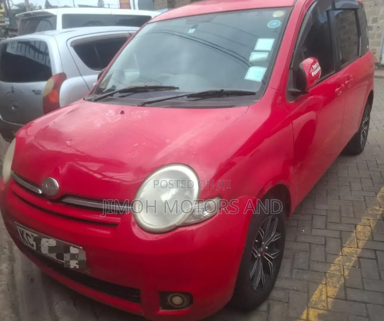 Toyota Sienta 2012 Red
