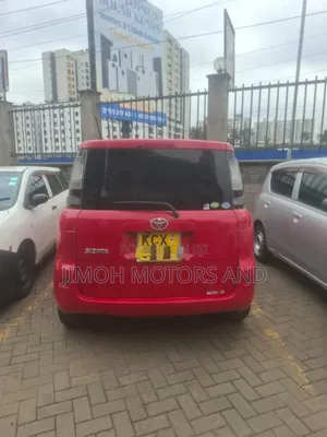 Toyota Sienta 2012 Red