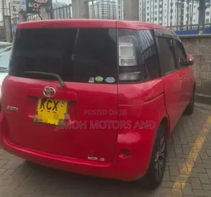 Toyota Sienta 2012 Red