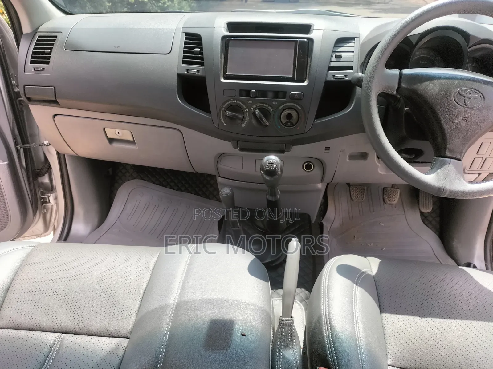 Toyota Hilux 2011 Silver
