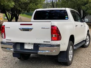 Toyota Hilux 2019 White