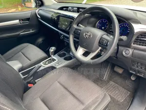 Toyota Hilux 2019 White