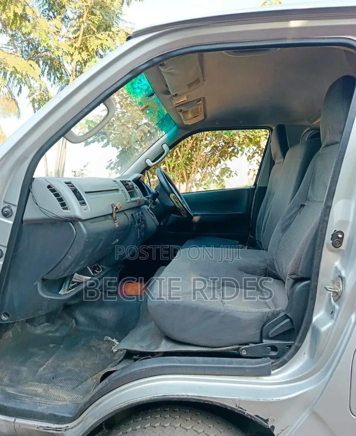 Toyota HiAce 2011 Silver