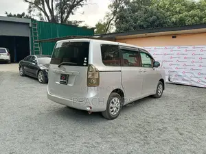Toyota Voxy 2008 Silver
