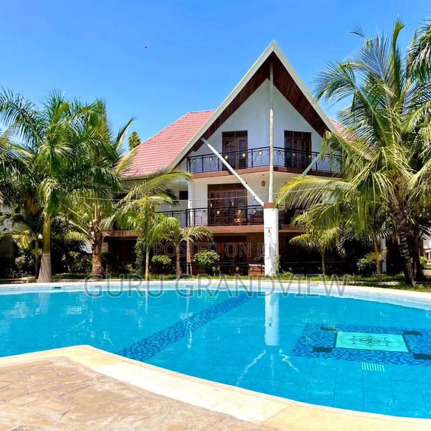 Diani 2bedroom Airbnb Walking to Beach - thumbnail 3