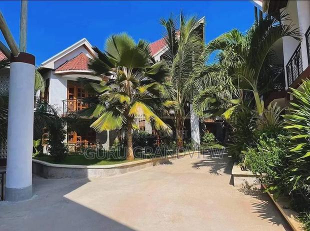 Diani 2bedroom Airbnb Walking to Beach - thumbnail 16