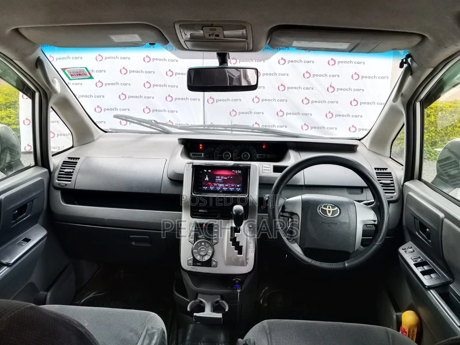 Toyota Voxy 2008 Silver