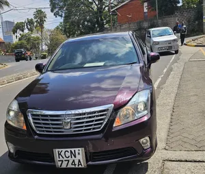 Toyota Crown 2010 Maroon