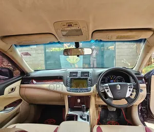 Toyota Crown 2010 Maroon