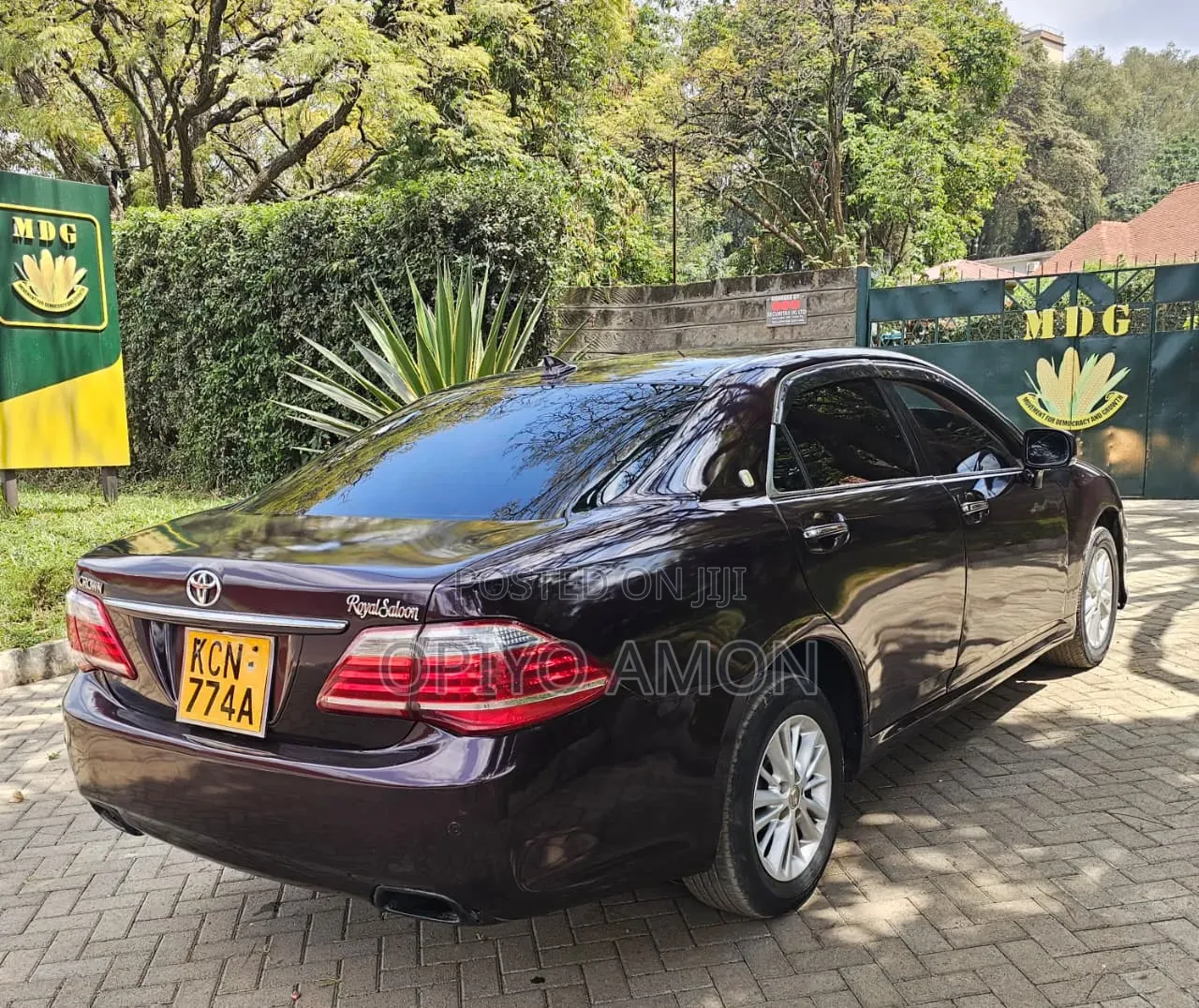 Toyota Crown 2010 Maroon