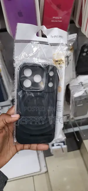 Anti-Drop Magnetic Smartphone Protective Case for the "IP17 PRO"