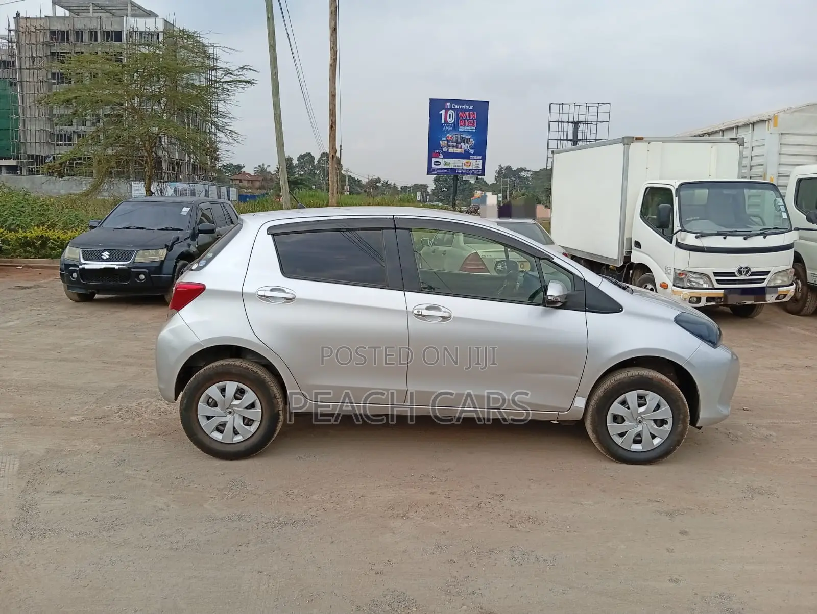 Toyota Vitz 2016 Silver