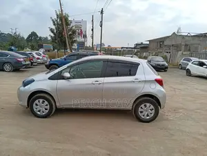 Toyota Vitz 2016 Silver