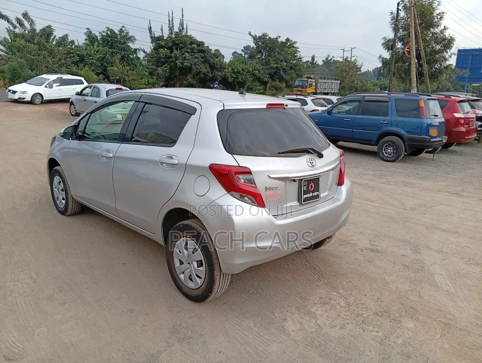 Toyota Vitz 2016 Silver