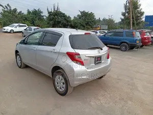 Toyota Vitz 2016 Silver