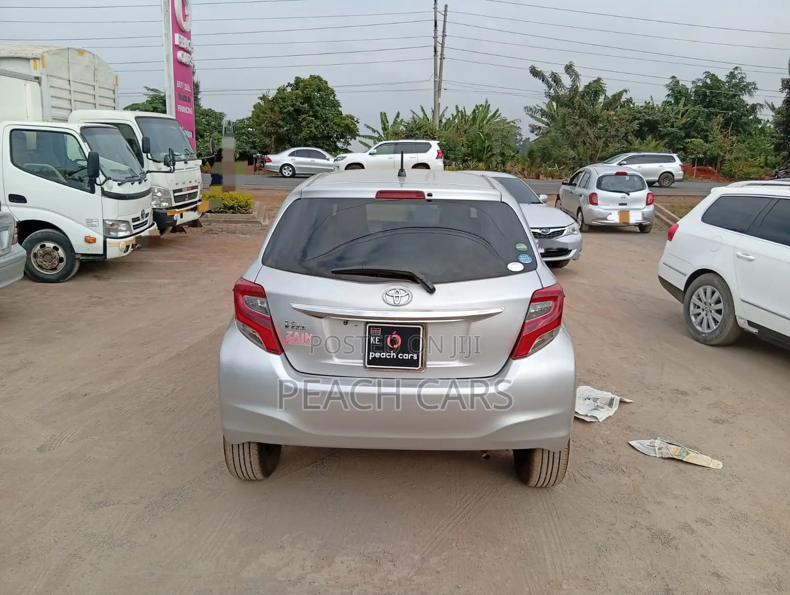 Toyota Vitz 2016 Silver