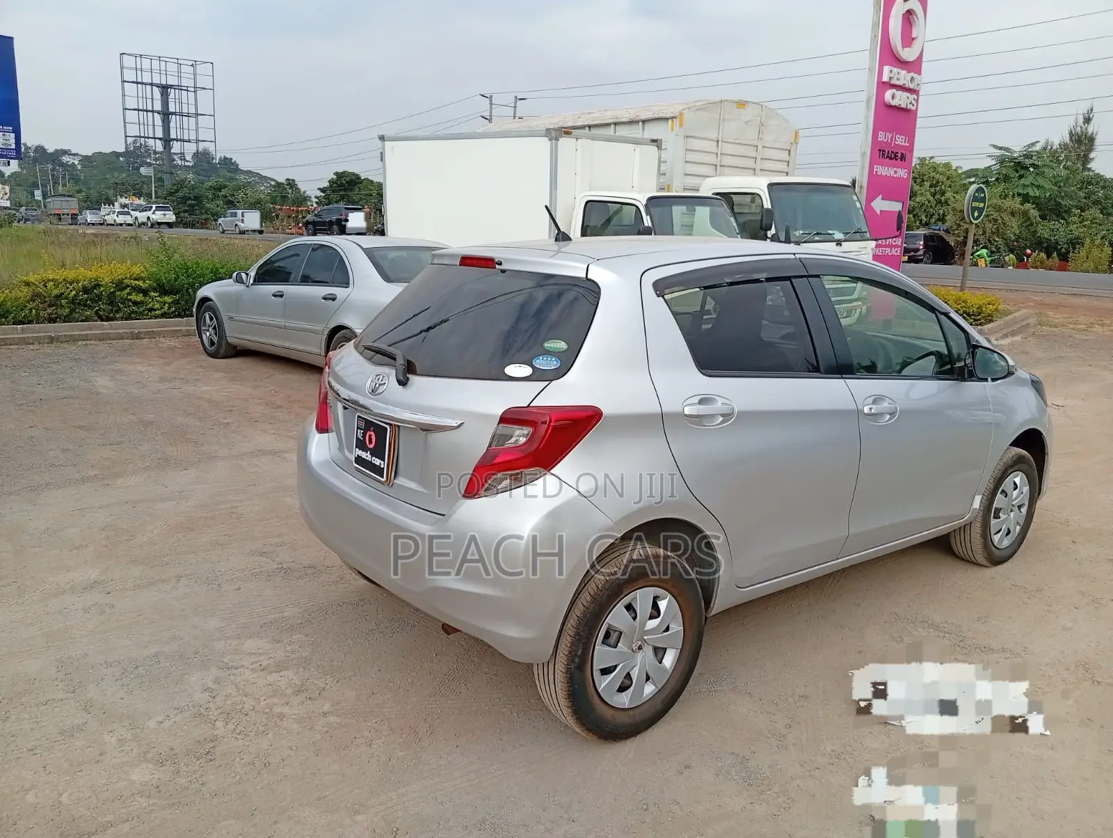 Toyota Vitz 2016 Silver