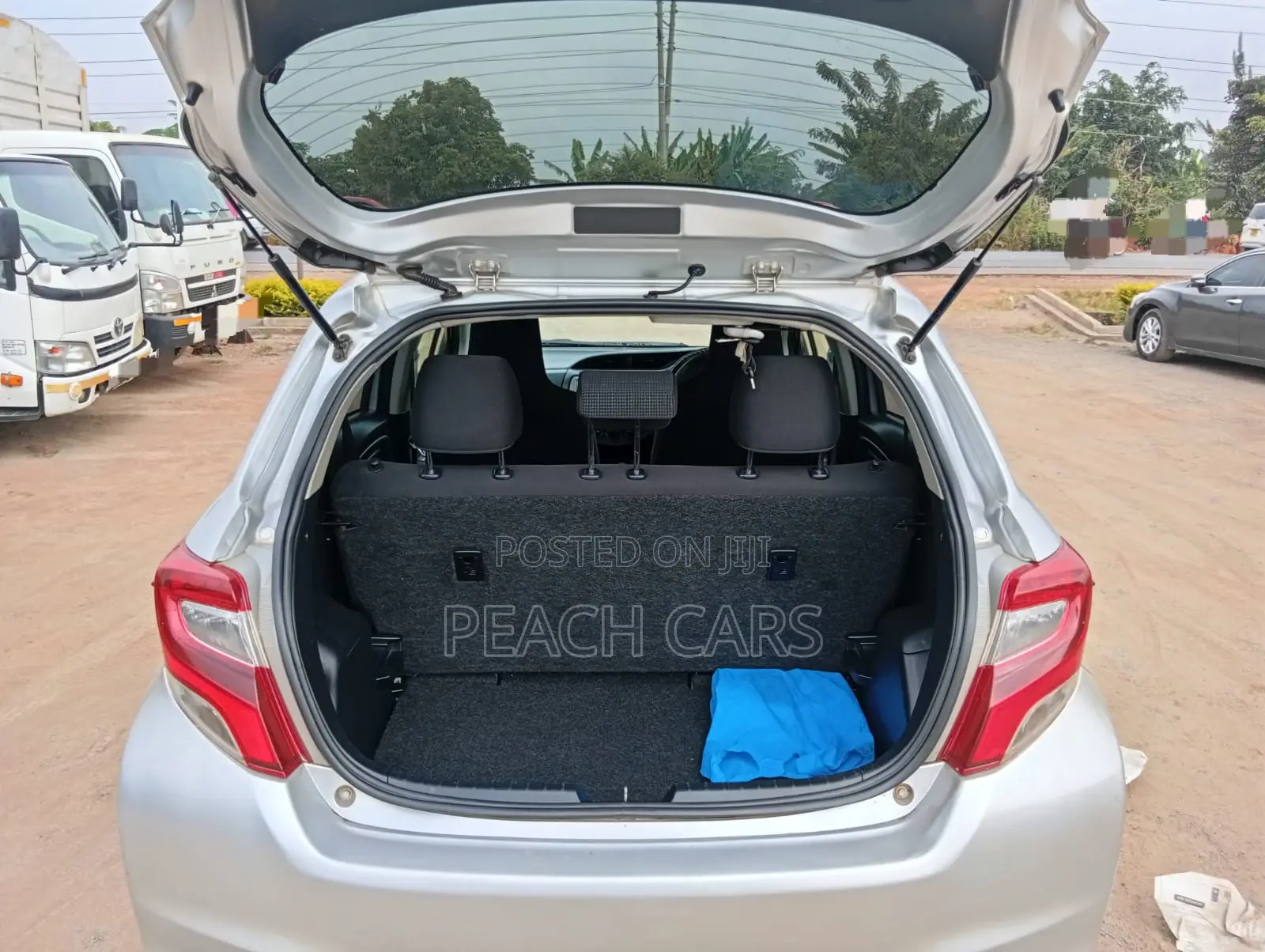 Toyota Vitz 2016 Silver