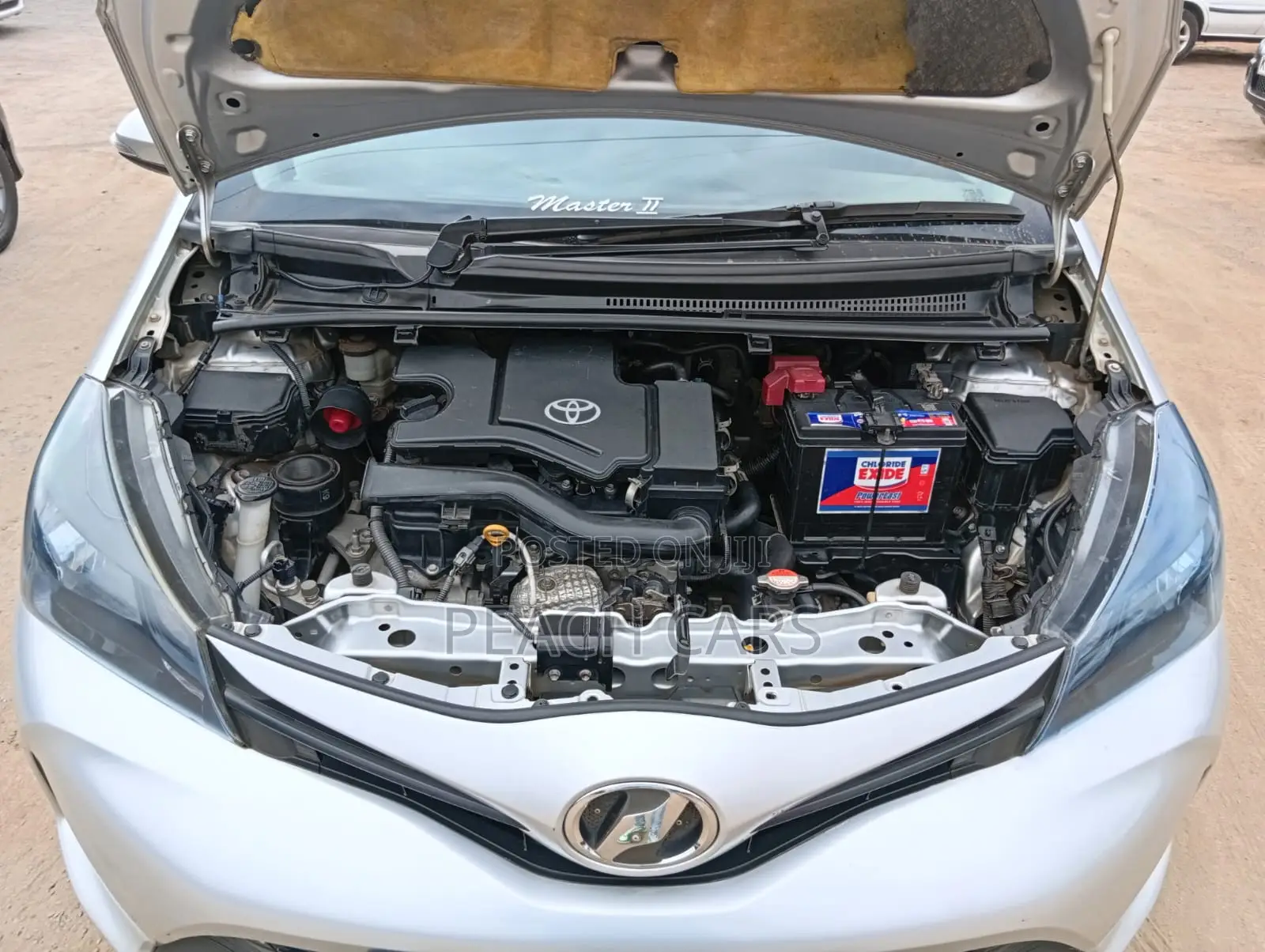 Toyota Vitz 2016 Silver
