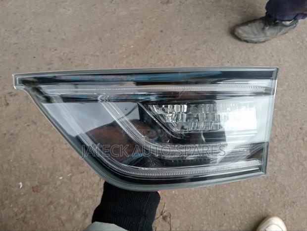 Toyota Harrier Boot Light - thumbnail 2