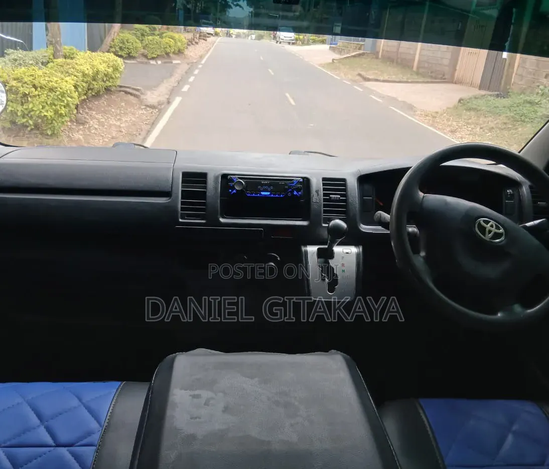 Toyota HiAce 2015 White