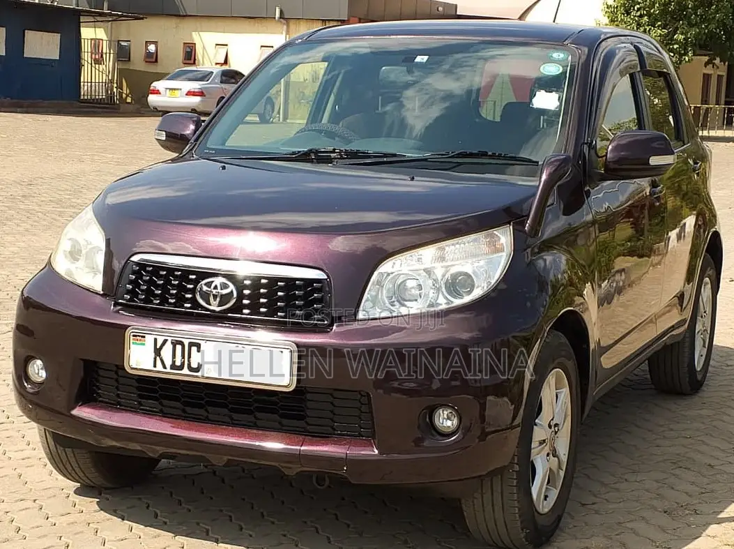Toyota Rush 2014 Maroon