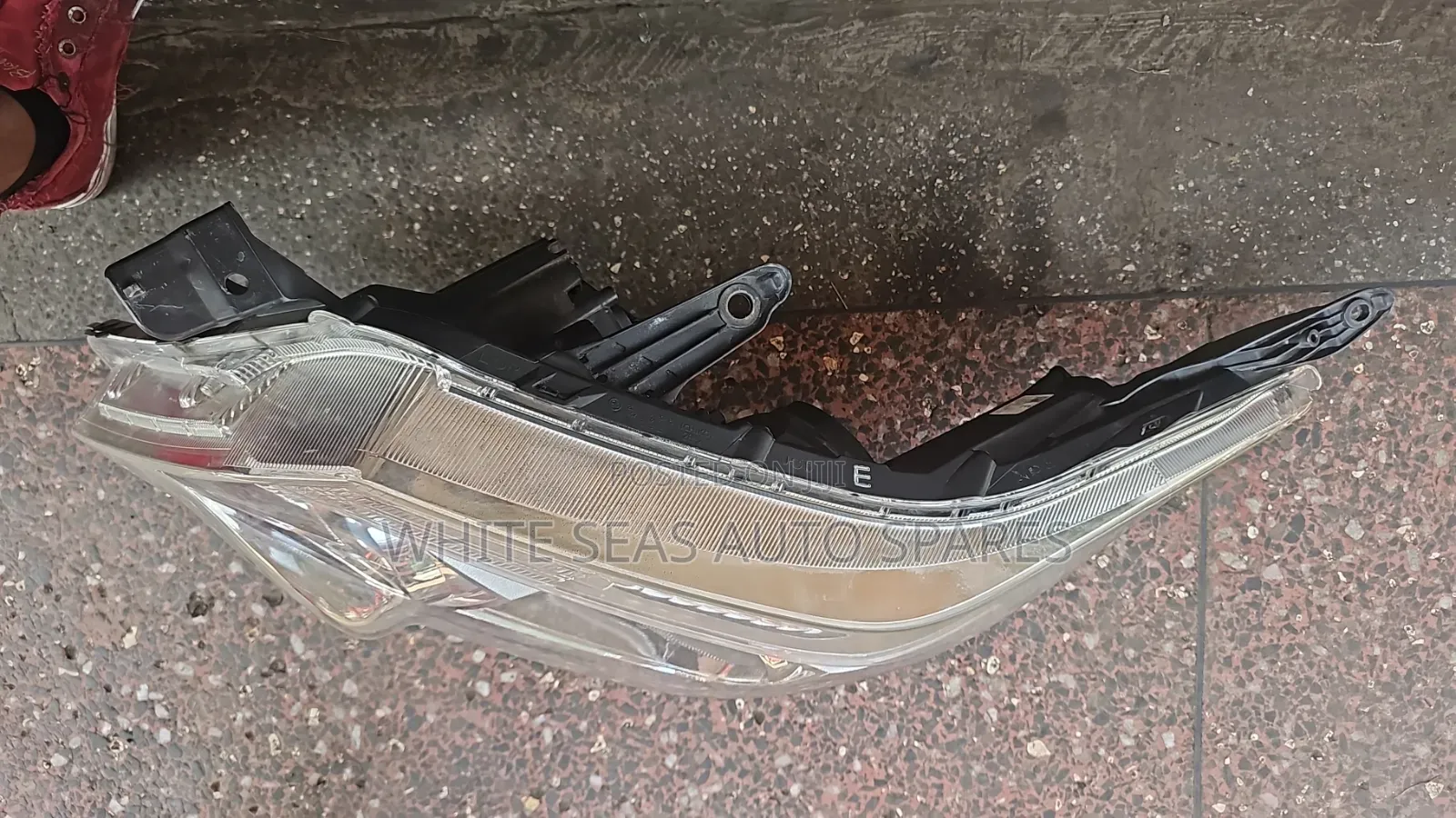 Noah 2015 Headlight