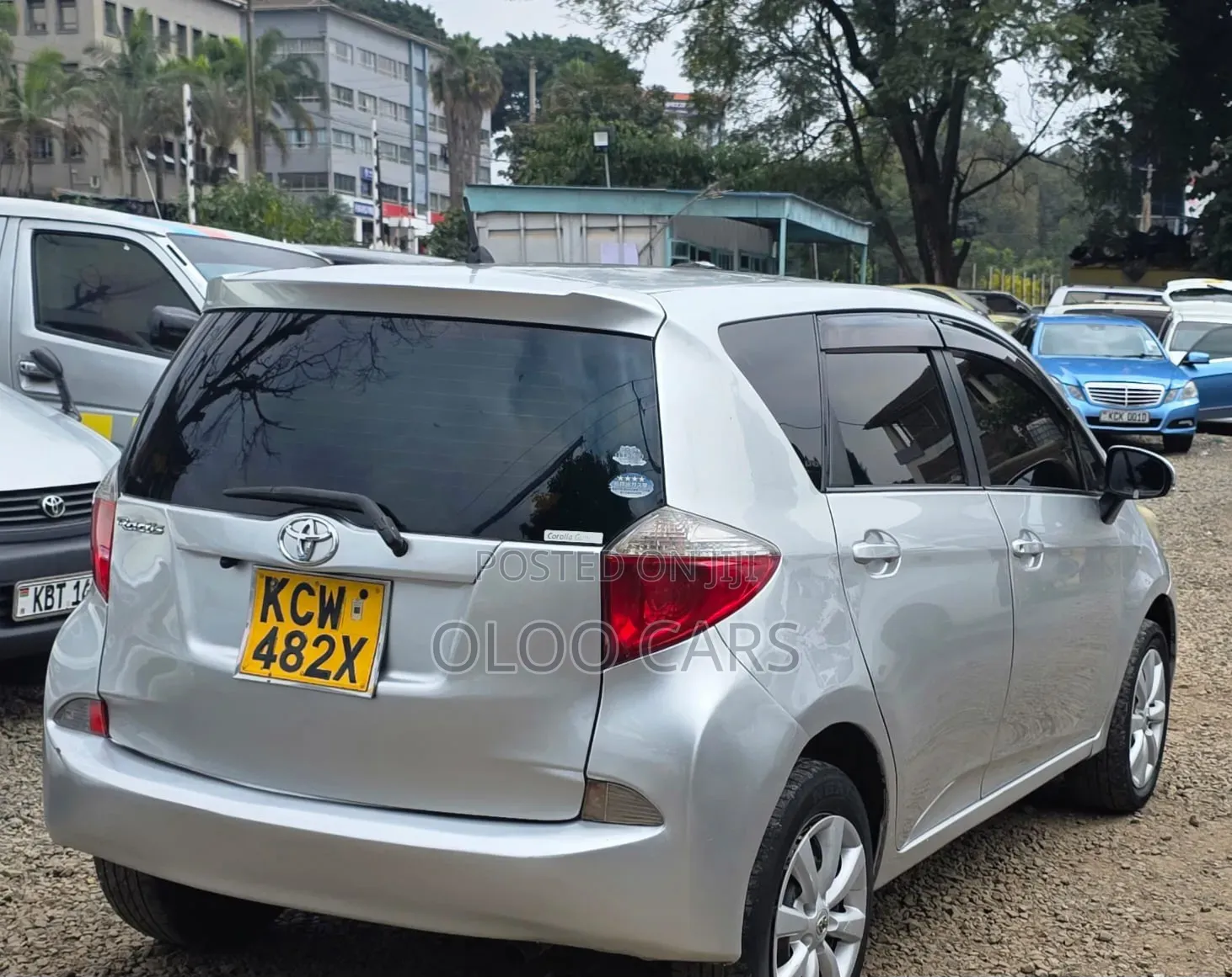 Toyota Ractis 2012 Silver