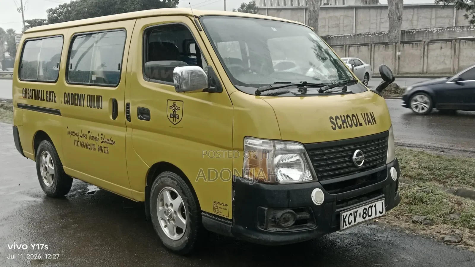 Nissan Caravan (Urvan) 2012 Yellow