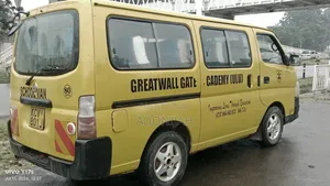 Nissan Caravan (Urvan) 2012 Yellow