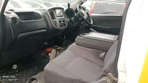 Nissan Caravan (Urvan) 2012 Yellow