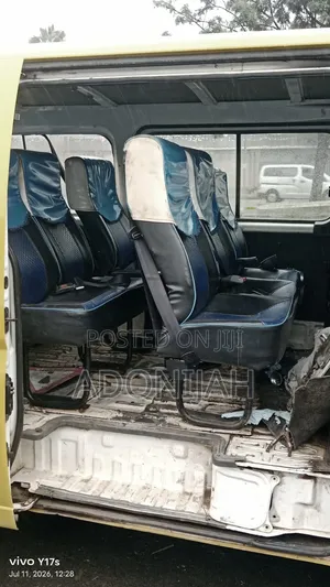Nissan Caravan (Urvan) 2012 Yellow
