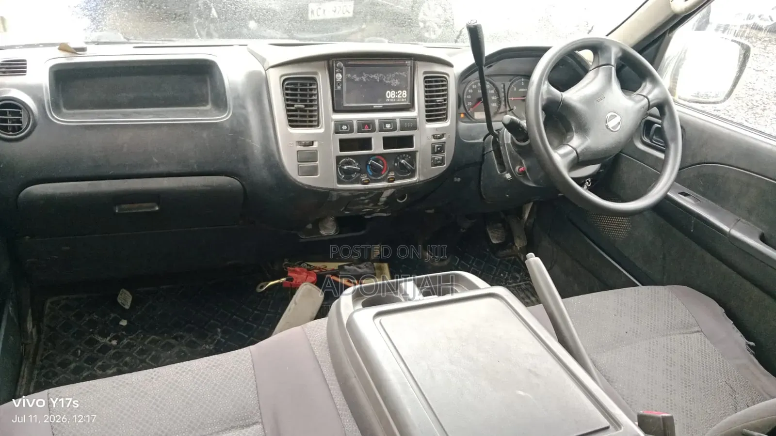 Nissan Caravan (Urvan) 2012 Yellow