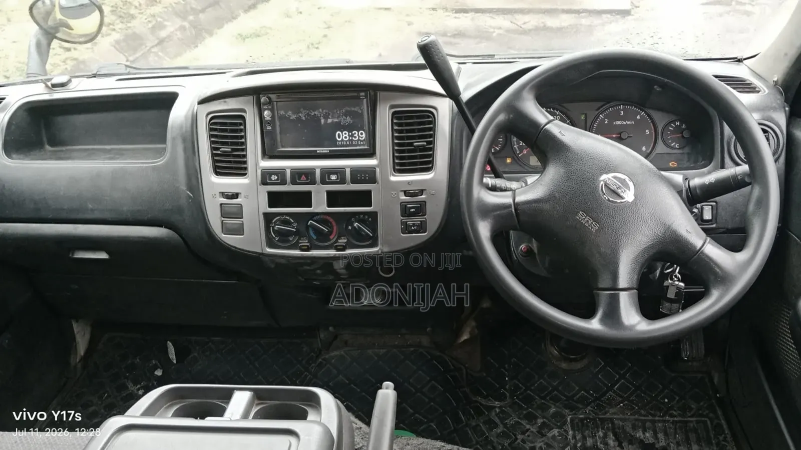 Nissan Caravan (Urvan) 2012 Yellow