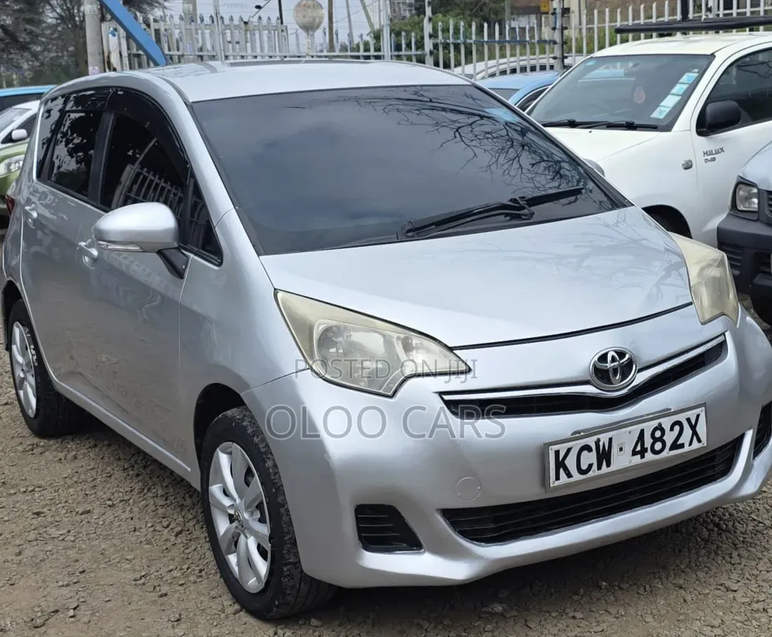 Toyota Ractis 2012 Silver