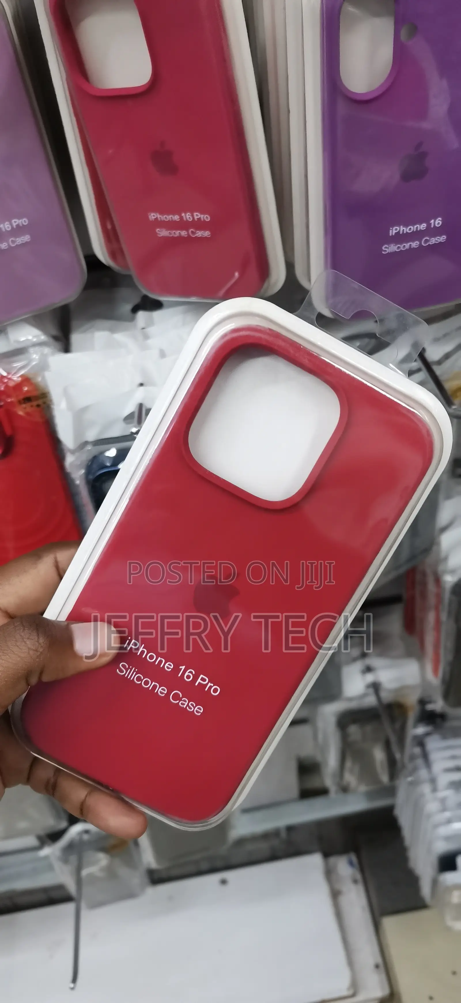 iPh 16 Pro Soft-Touch Liquid Silicone With a Microfiber Lining