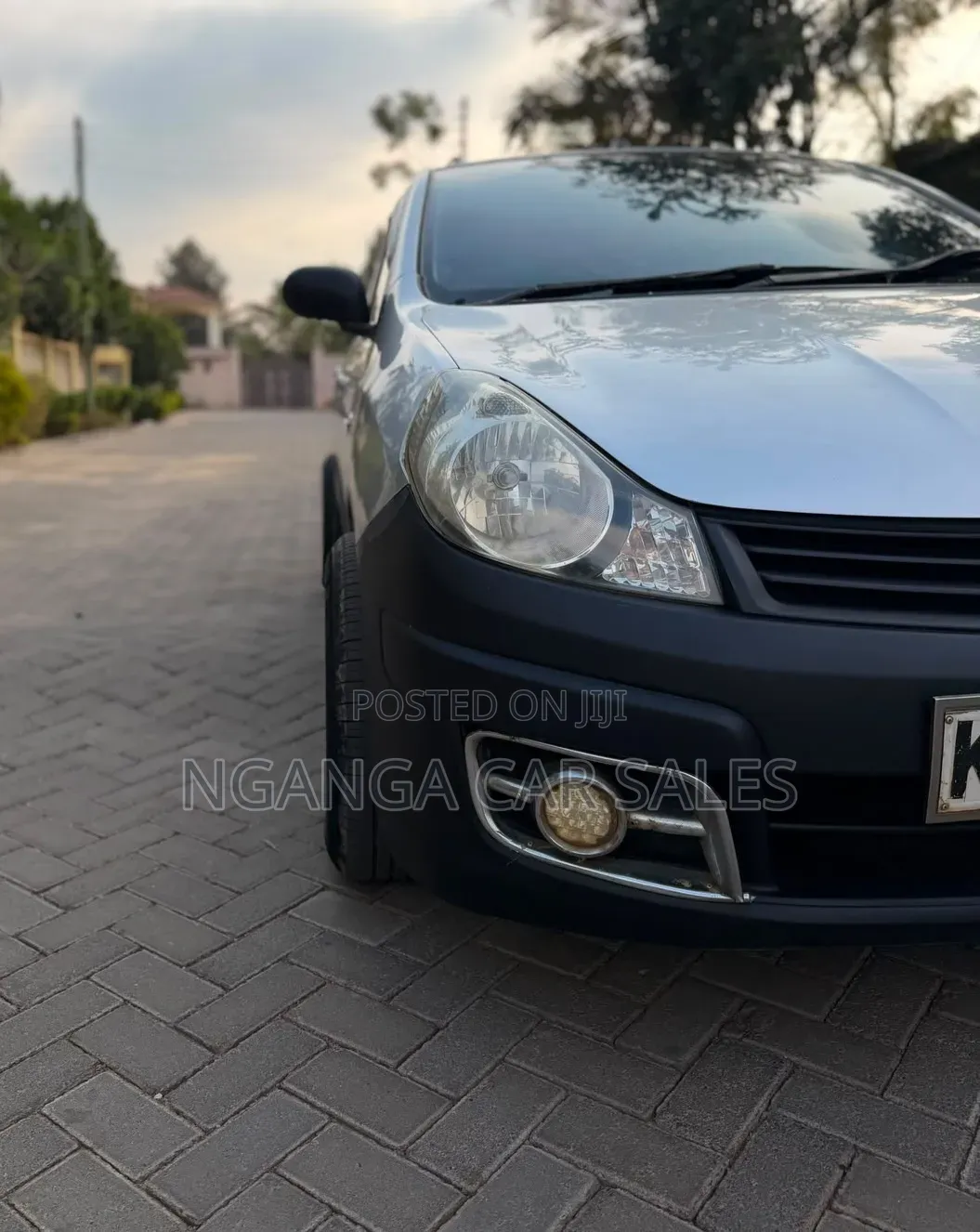 Nissan Advan 2009 Silver