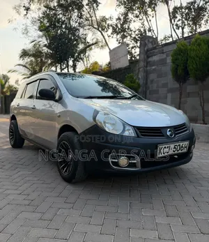 Nissan Advan 2009 Silver