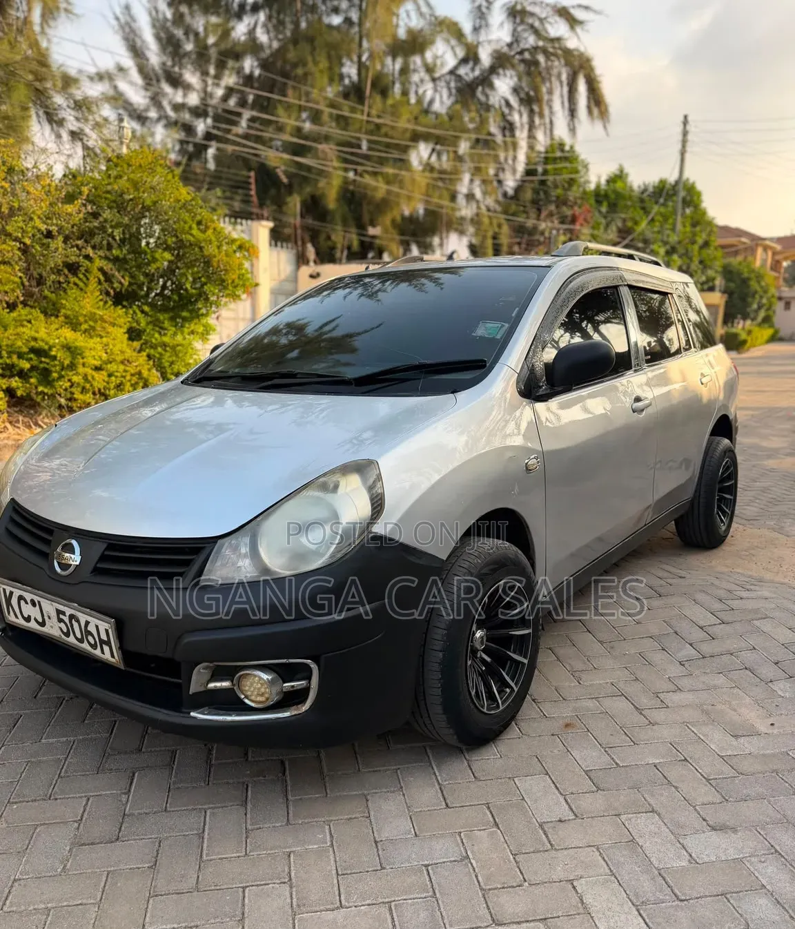 Nissan Advan 2009 Silver