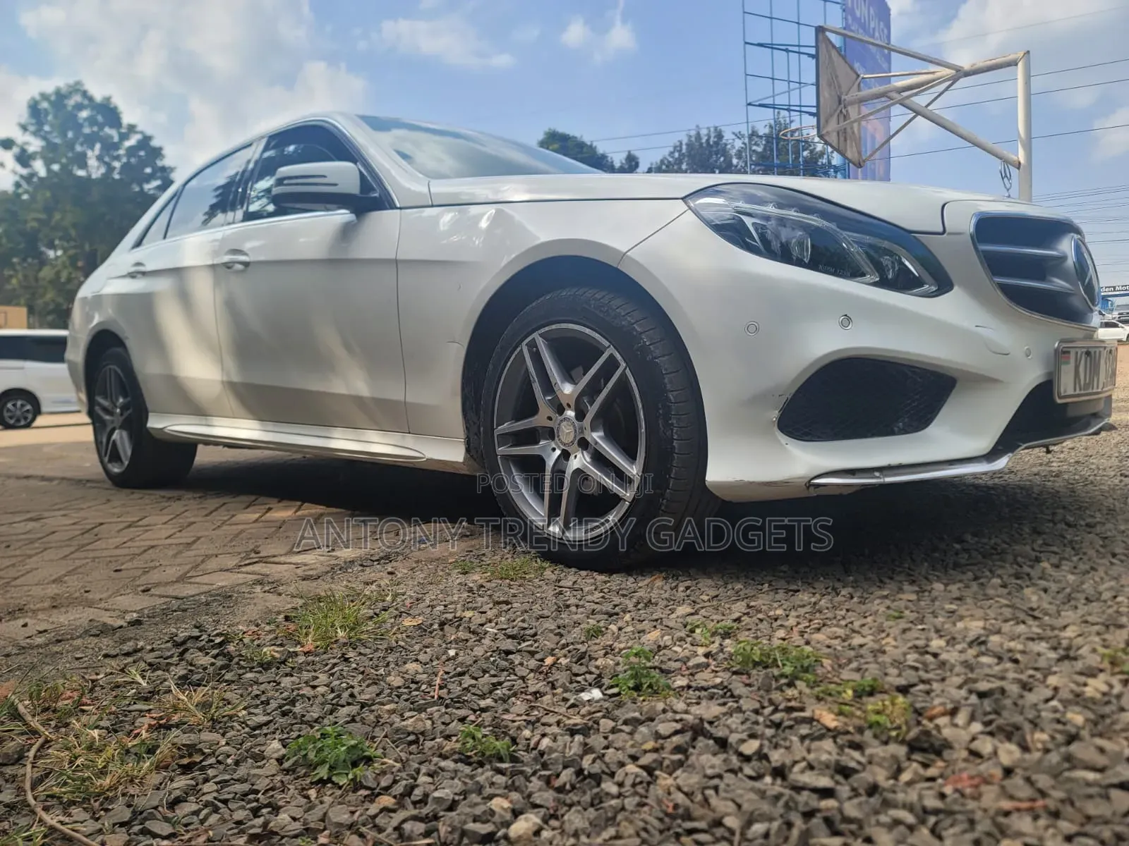 Mercedes-Benz 220E 2014 White